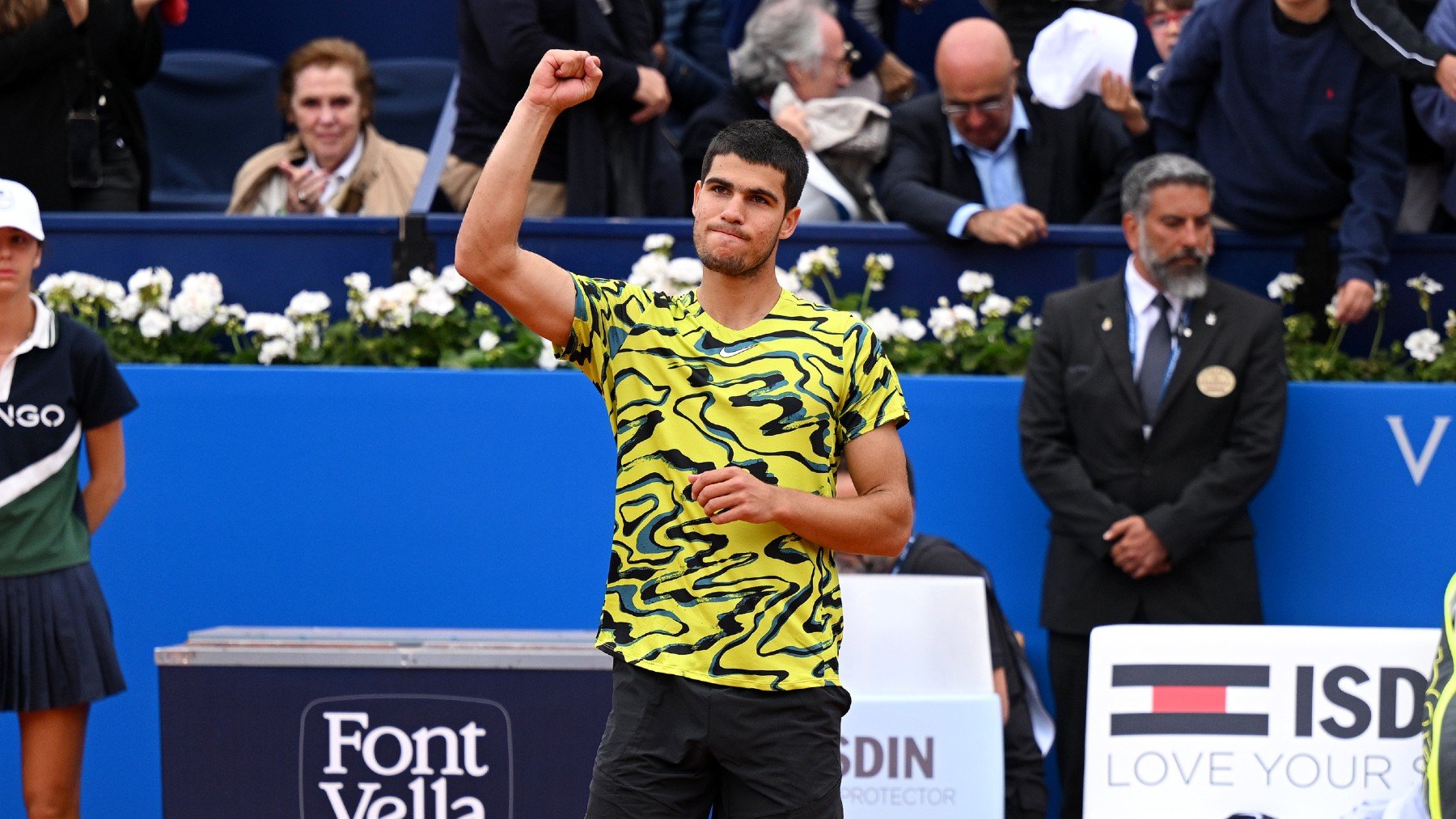 Carlos Alcaraz celebra la victoria. (Getty)