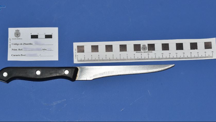 Cuchillo intervenido al agresor. POLICÍA NACIONAL