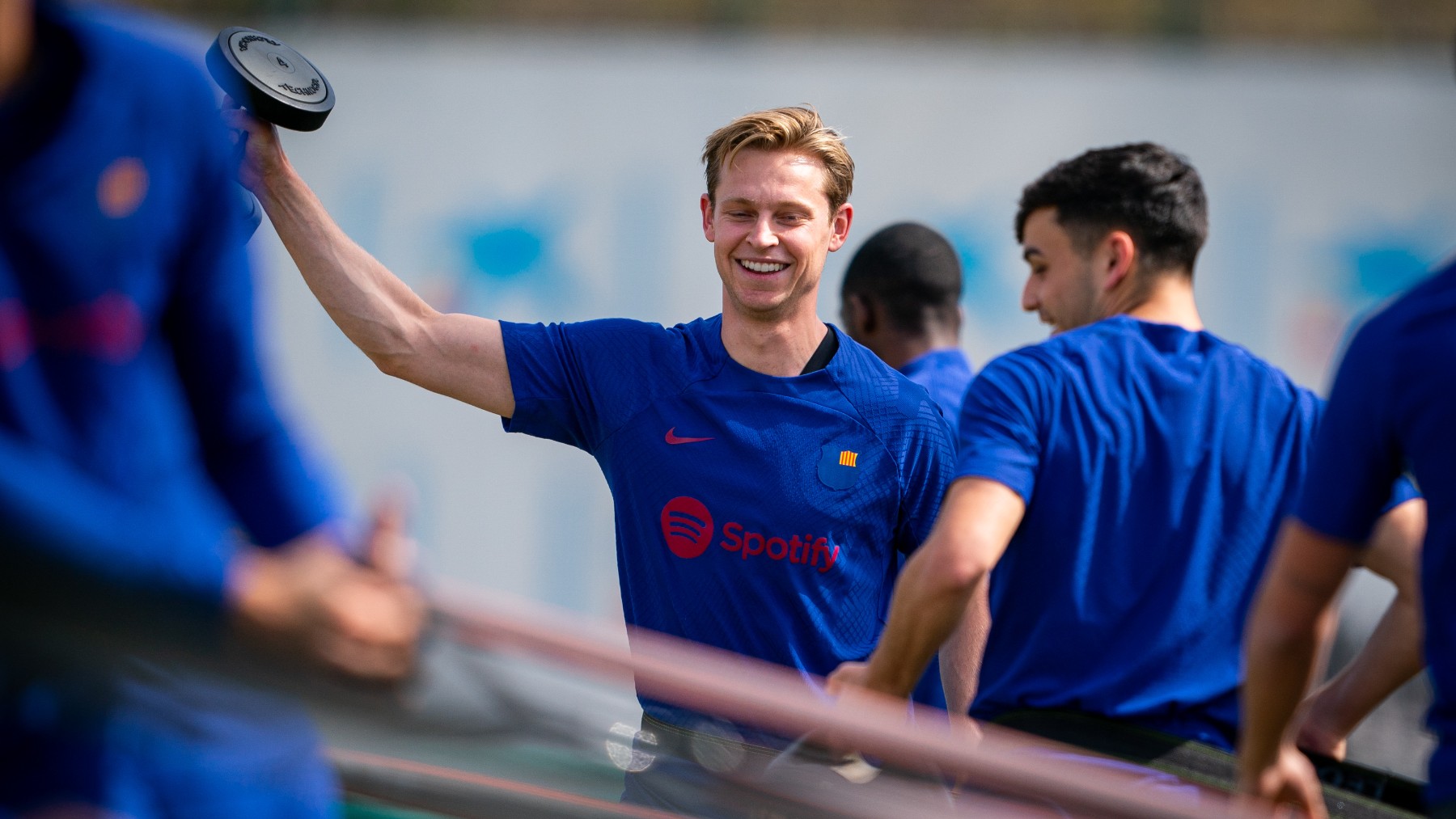 Frenkie de Jong y Pedri se ejercitan con el Barcelona. (FC Barcelona)