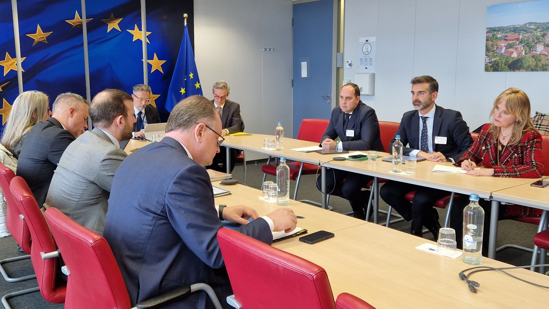 Reunión del consejero de Sostenibilidad de la Junta de Andalucía con el comisario europeo de Medio Ambiente.