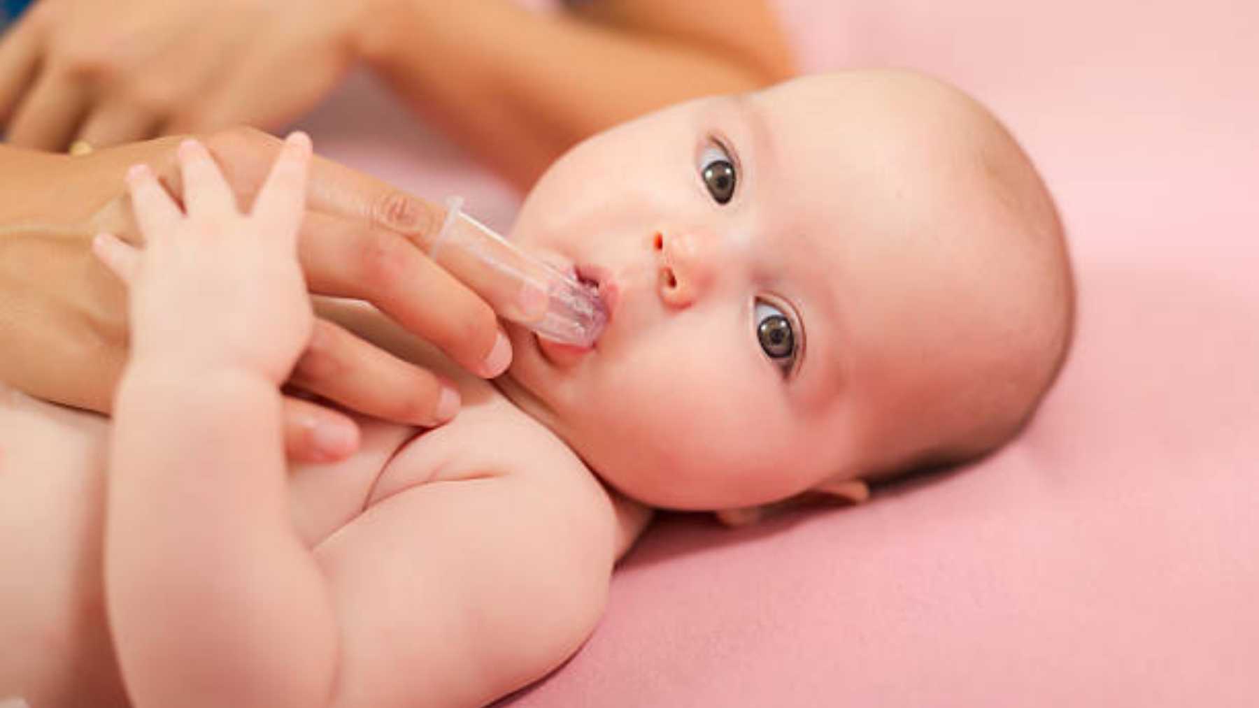 Los pasos para limpiar la boca al recién nacido