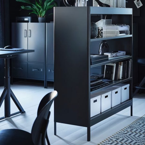 Ikea se vuelve loco: rebaja la estantería más elegante que tiene en venta