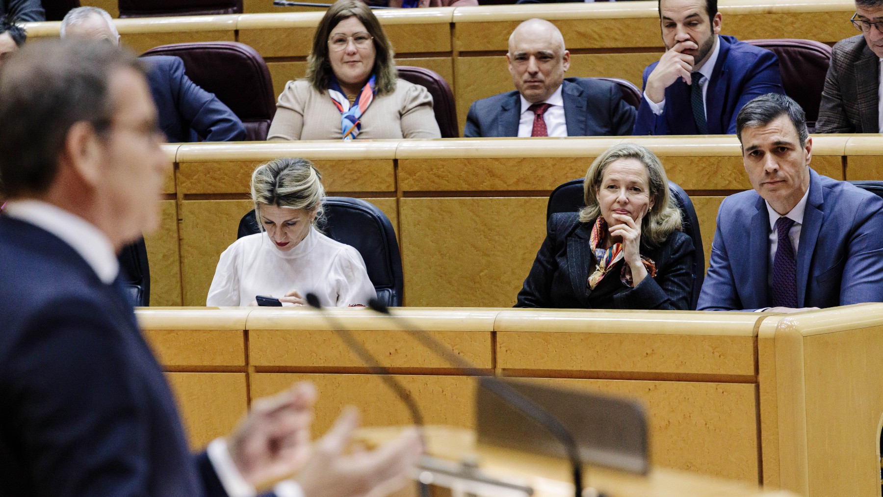 Feijóo replicando a Sánchez en el Senado. (Foto: EP)