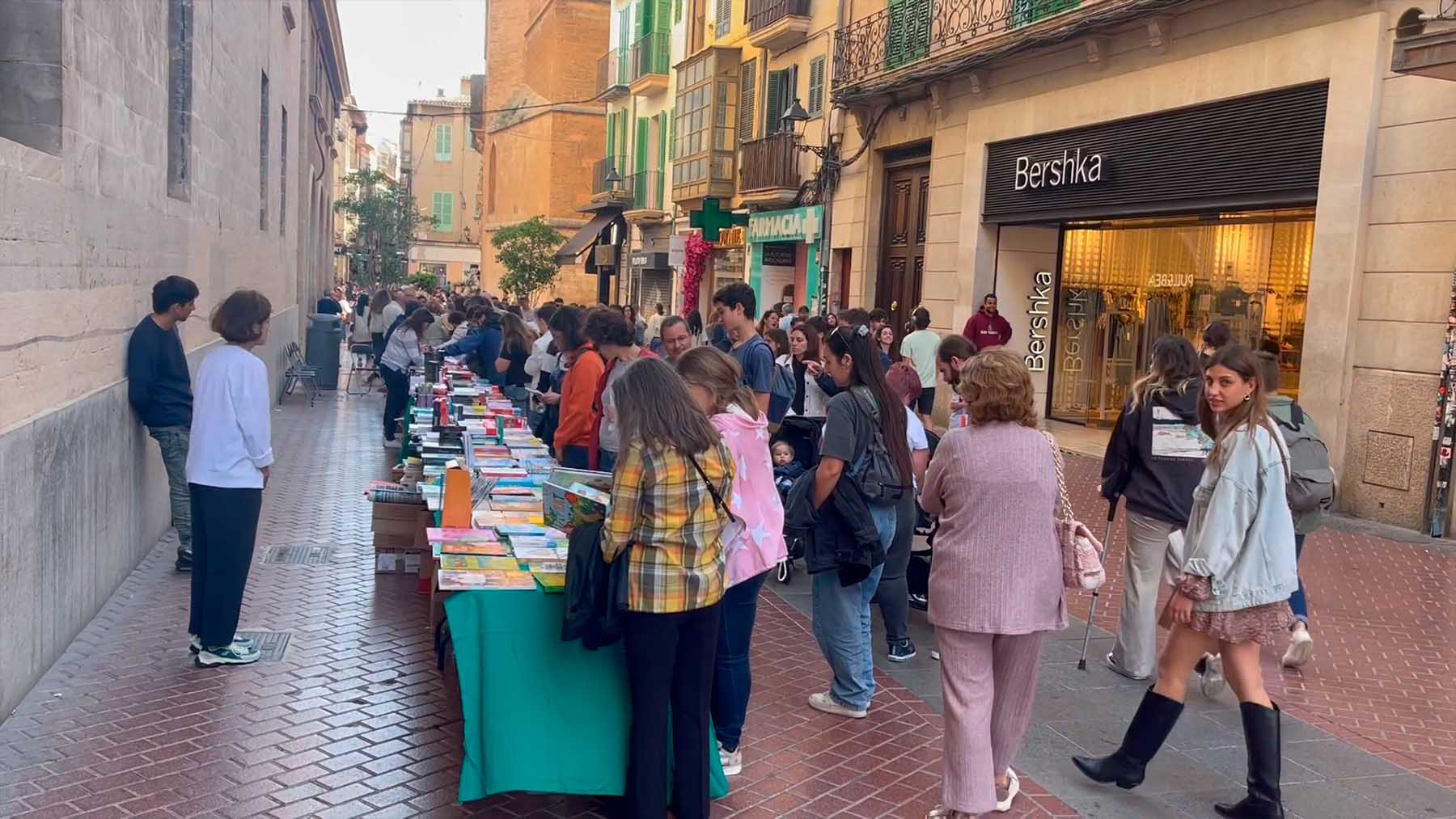 Calle San Miguel en Palma el Día del Libro.
