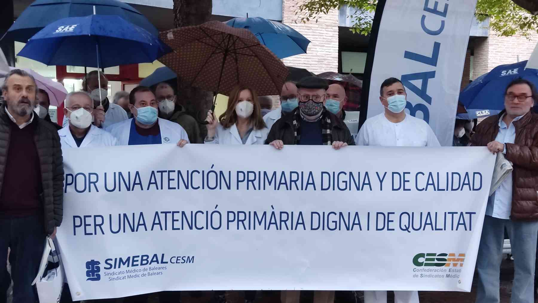 Una concentración de médicos de Atención Primaria de Baleares.