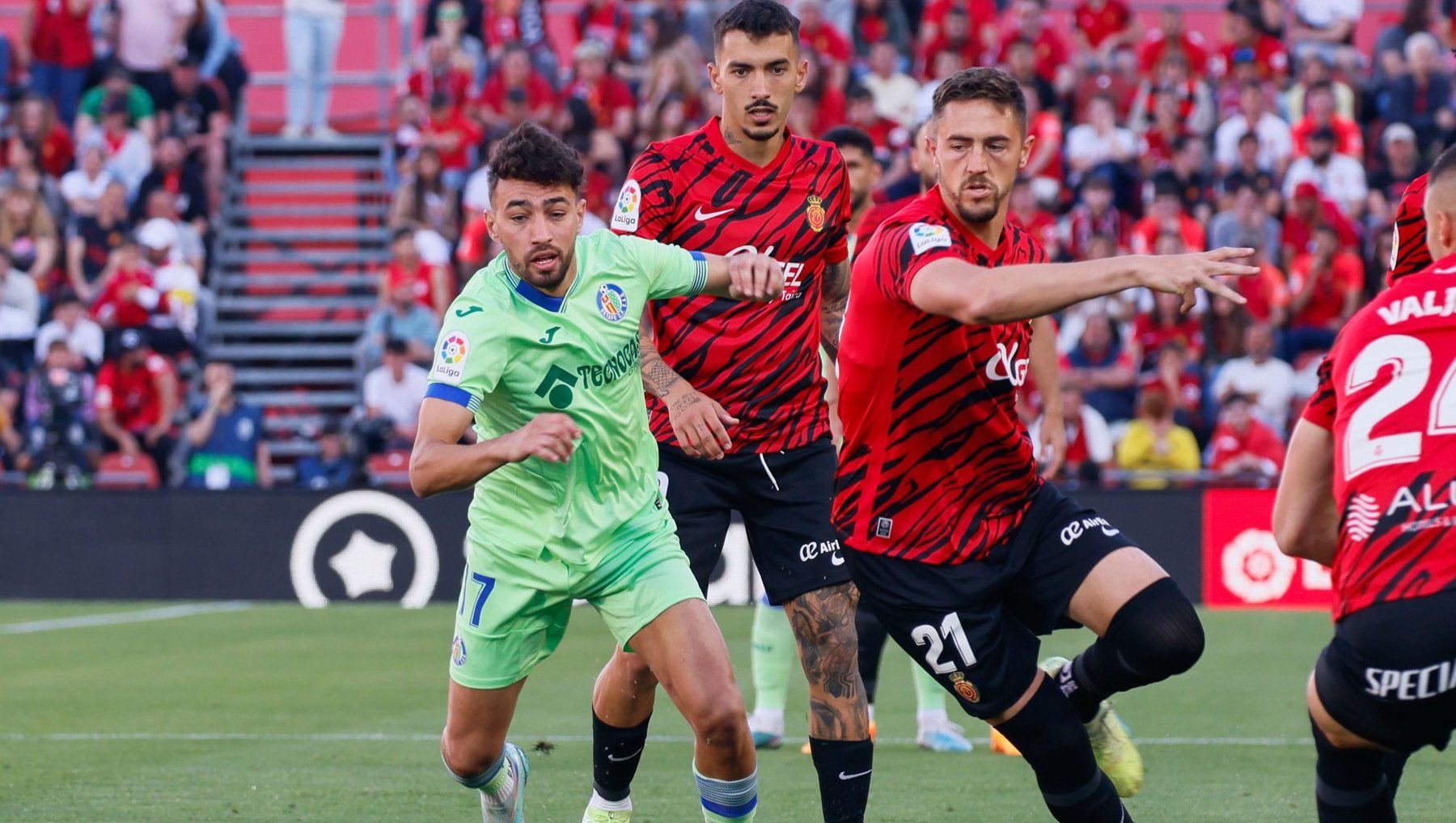 Munir y Raíllo, en un momento del partido ante el Getafe