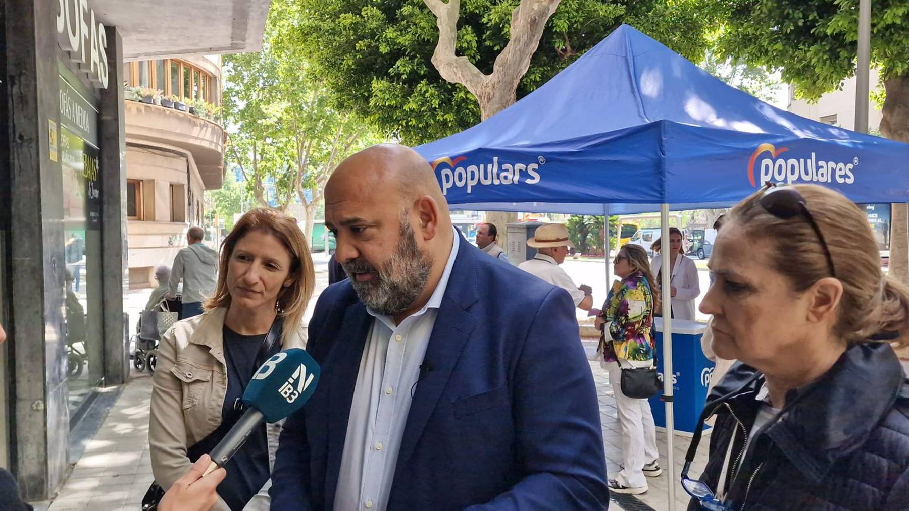 Jaime Martínez durante su visita al barrio de Es Fortí.