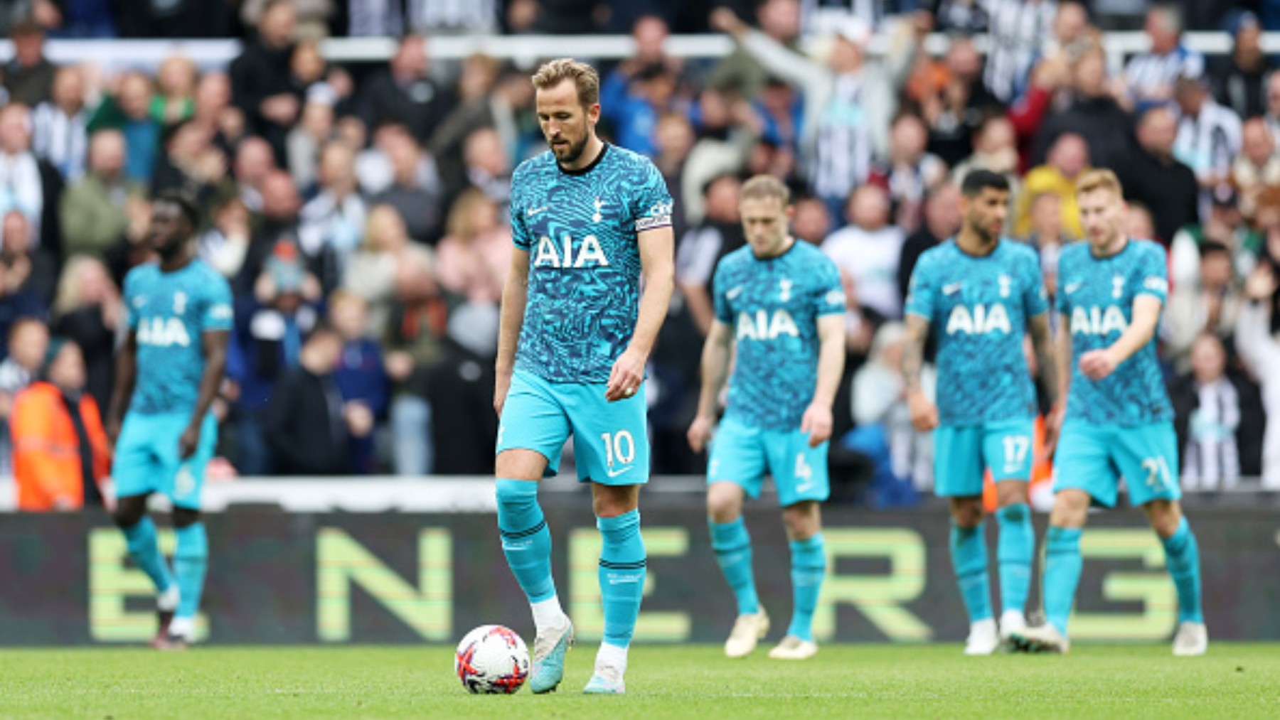 Jugadores del Tottenham se lamentan por la derrota. (Getty)