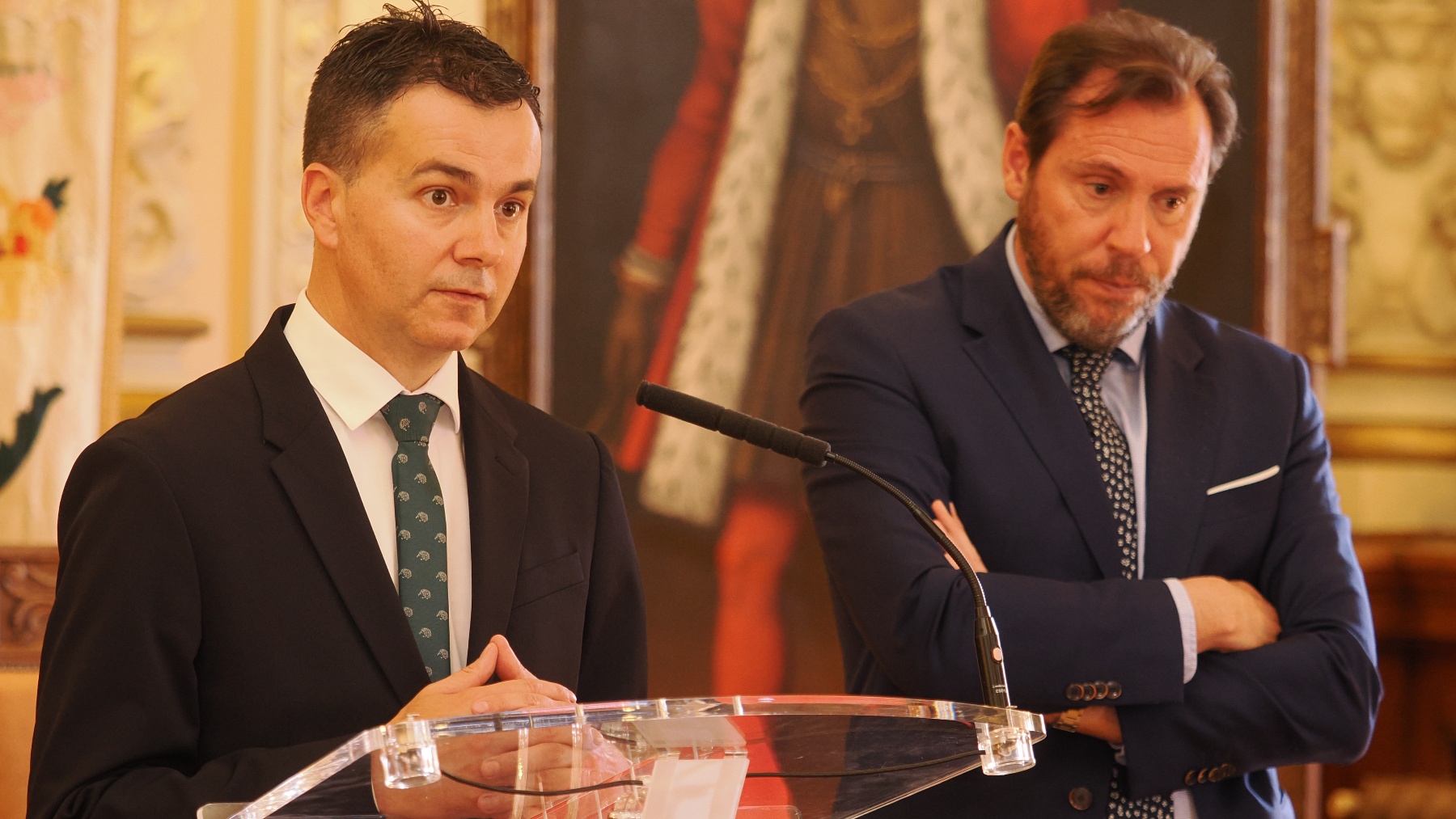 El ministro Héctor Gómez y el alcalde de Valladolid, Óscar Puente, en el Ayuntamiento el lunes 24 de abril (Foto: EP).