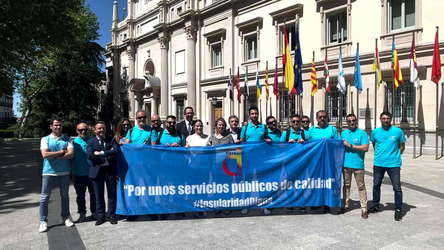 Los guardias civiles de Baleares se concentran en el Senado.