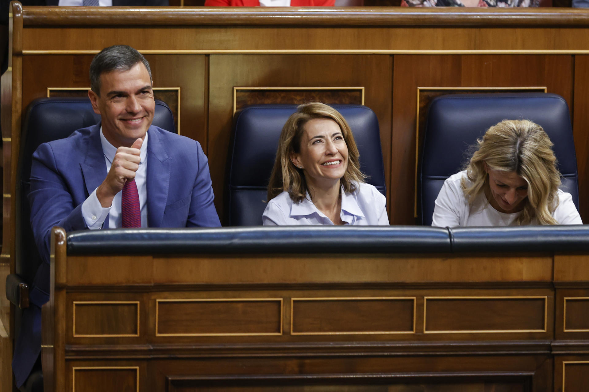 Pedro Sánchez, con la ministra de Transportes y Yolanda Díaz.