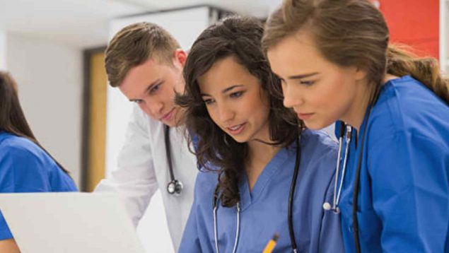 estudia medicina