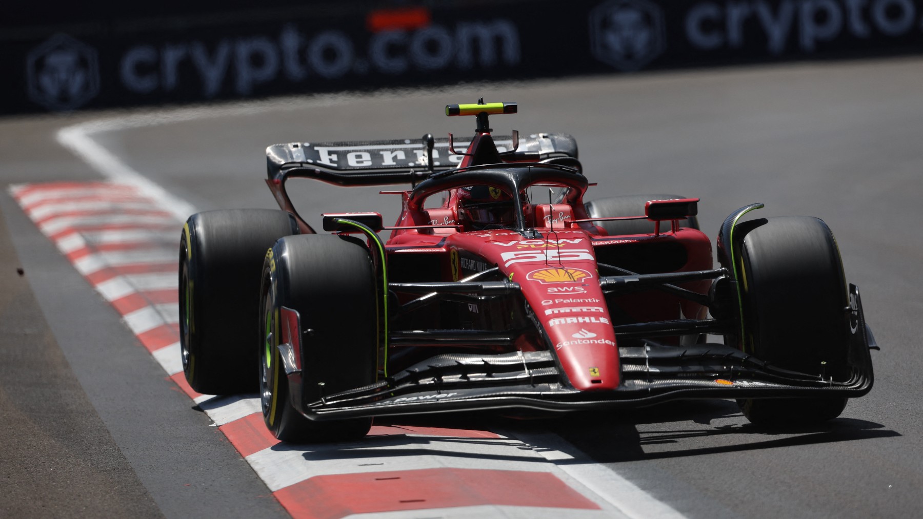 Leclerc, durante una carrera. (AFP)