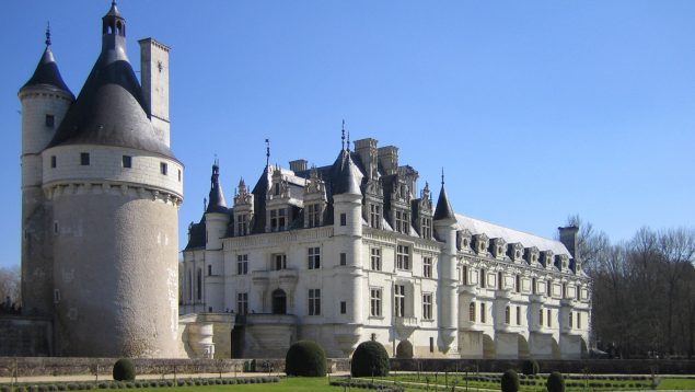 Un castillo construido encima de un río: el sitio preferido para disfrutar este fin de semana