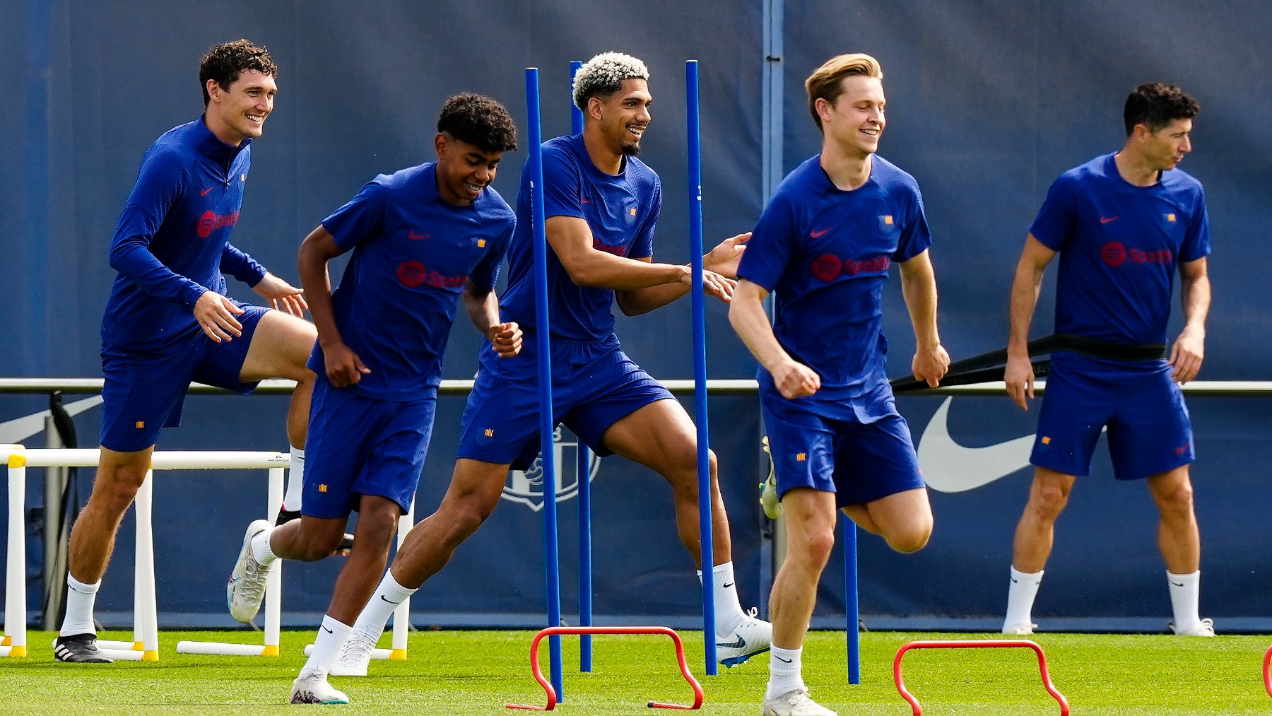 Los jugadores del Barcelona, en un entrenamiento. (EFE)