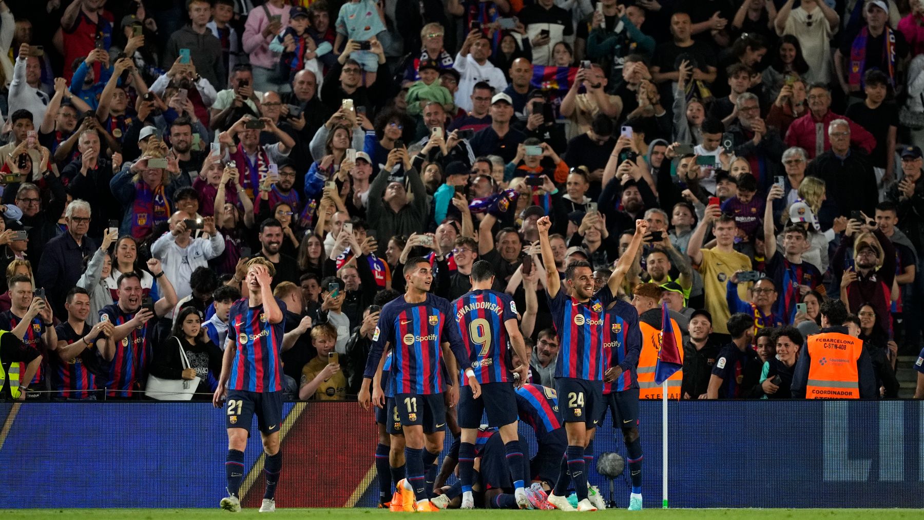 Los jugadores del Barcelona celebran un gol. (EFE)