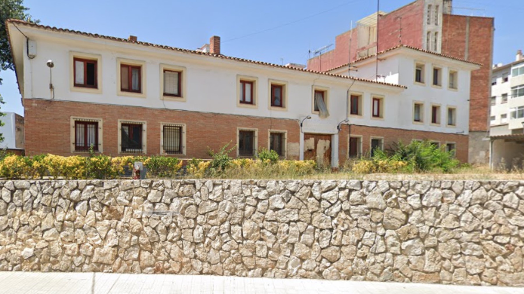 Antiguo cuartel de la Guardia Civil en Sant Sadurní. (Foto: GMaps)