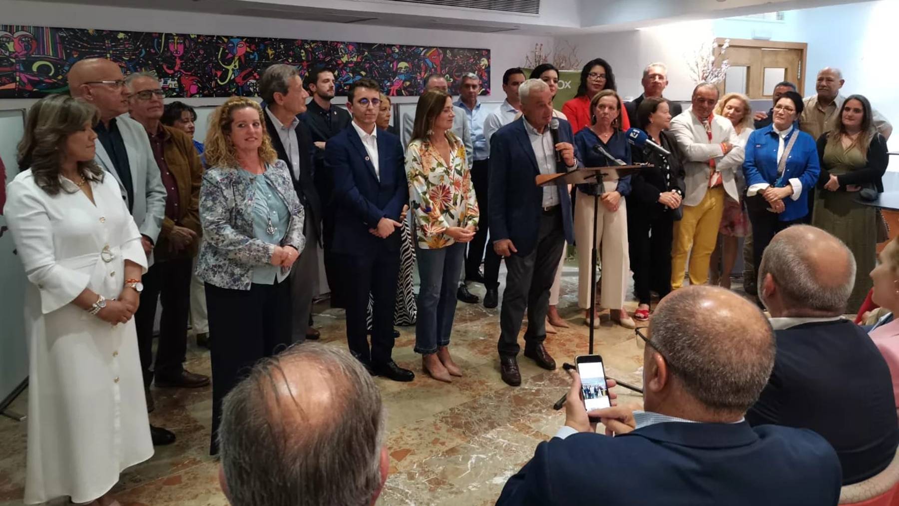 Fulgencio Coll presenta a los miembros de su candidatura.