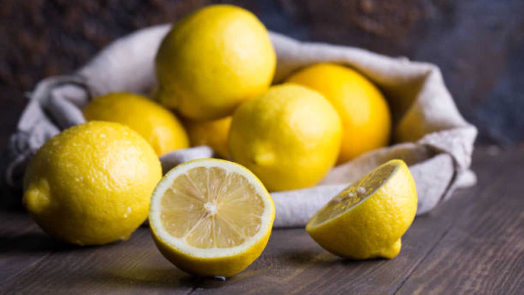 Por qué se ponen limones en el baño