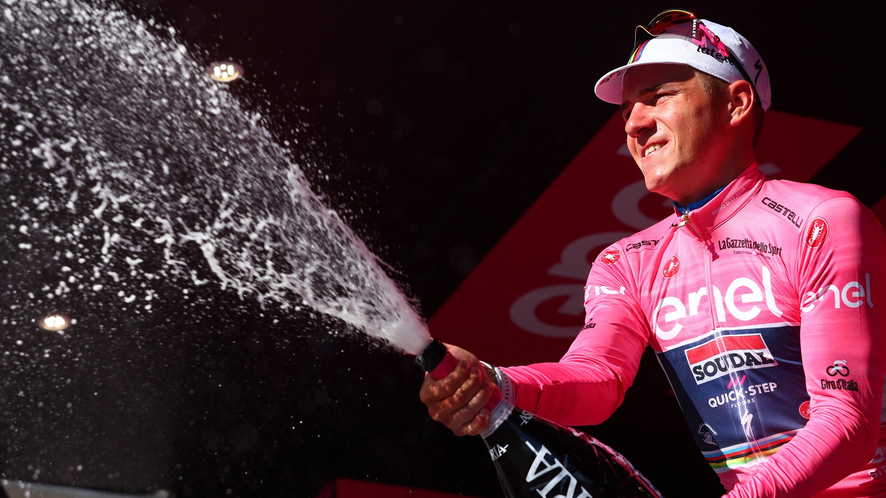 Remco Evenepoel, de rosa tras la primera etapa del Giro. (AFP)