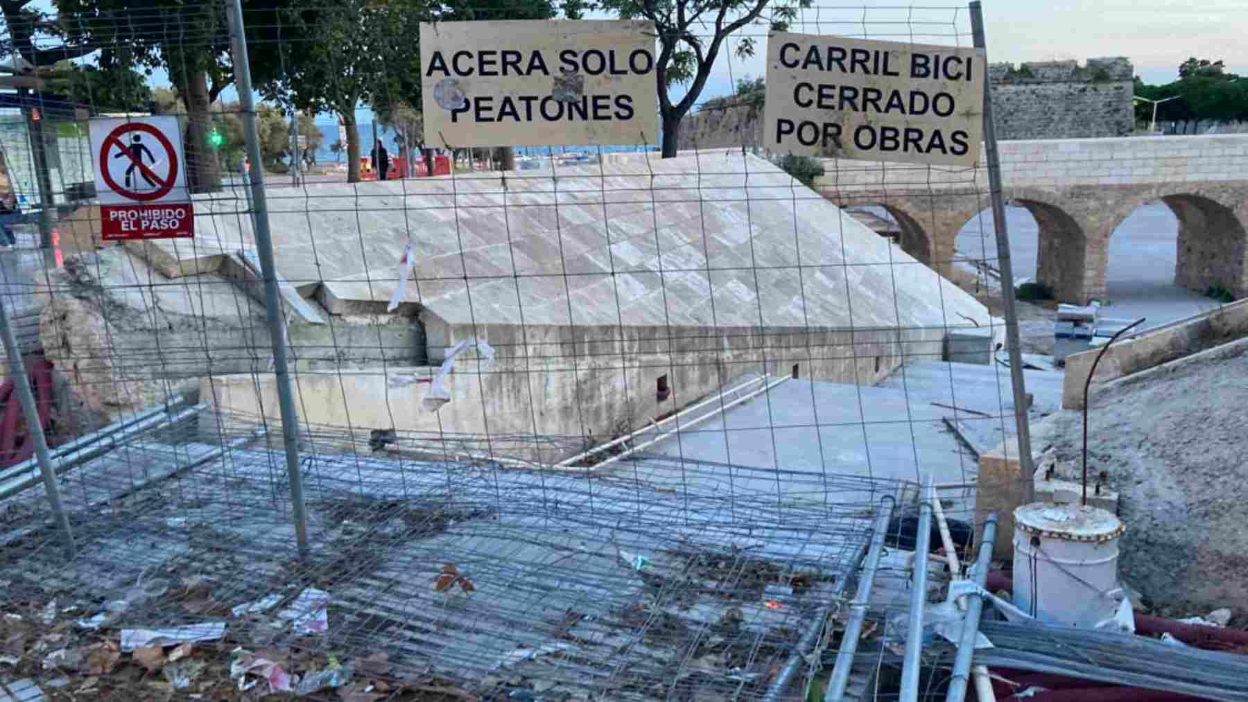 Imagen de una de las entradas a la  paralizada obra del Baluard del Príncep de Palma.