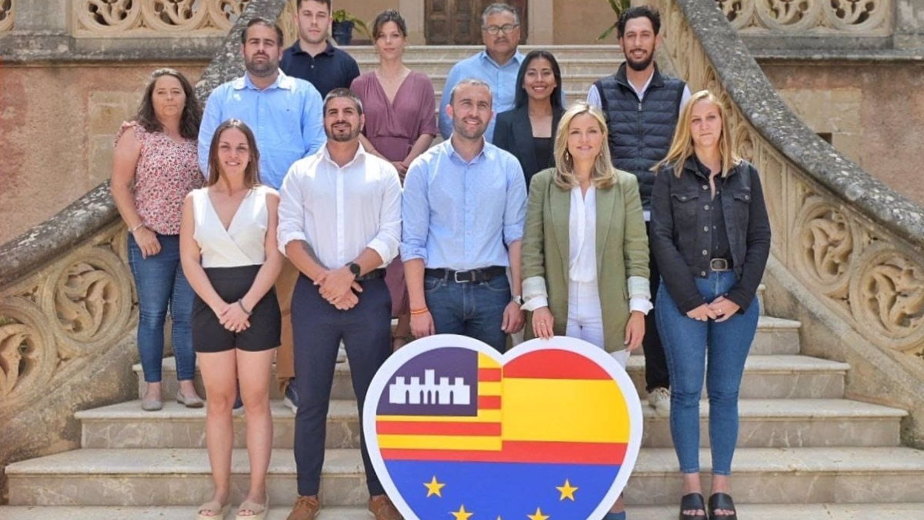 Patricia Guasp con los candidatos de CS al Ayuntamiento de Andratx.