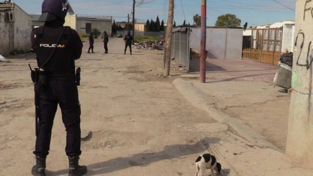 Agentes de la Policía Nacional en el poblado de Son Banya.