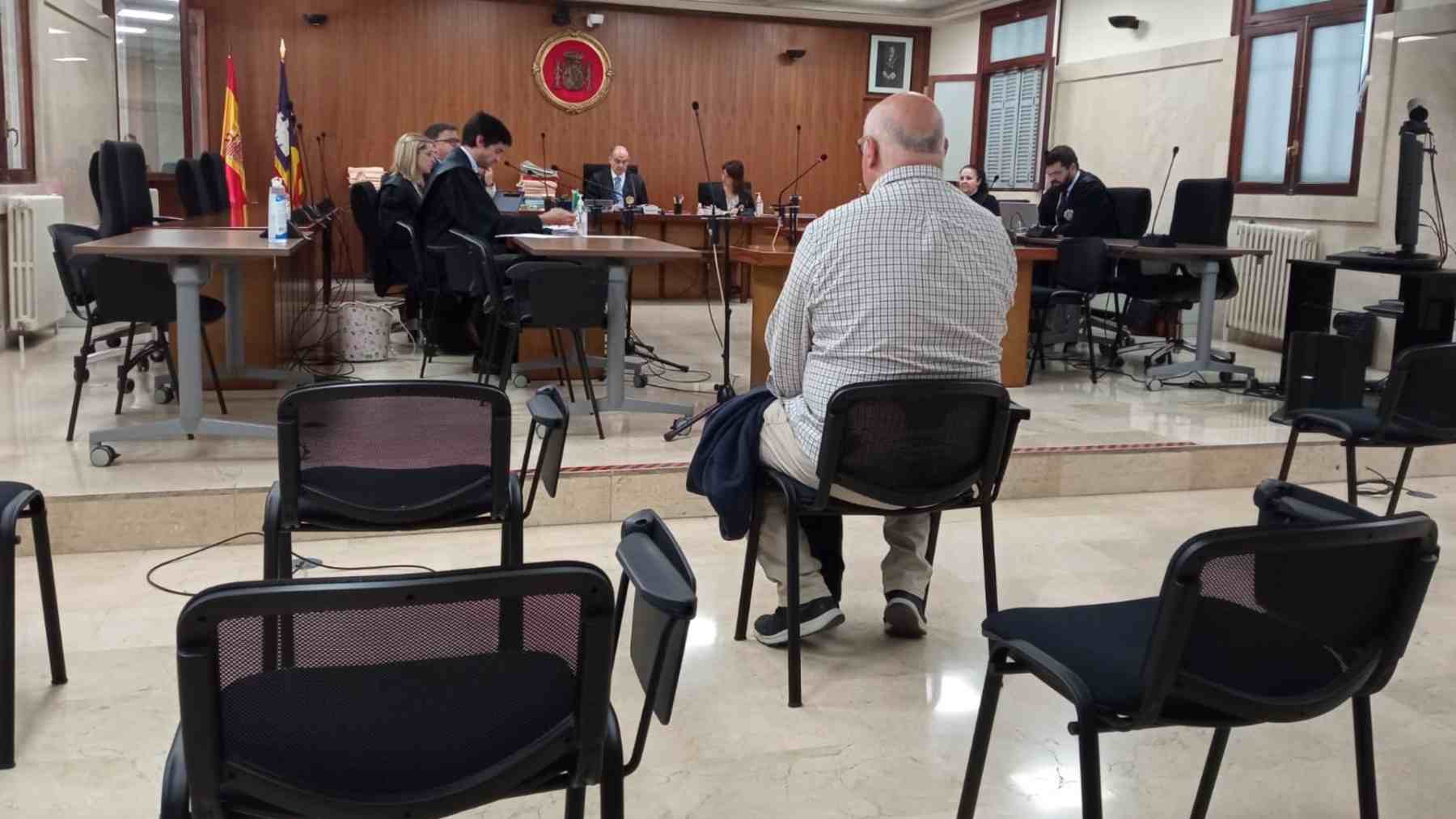 El exdiputado balear acusado de abuso sexual, durante el juicio. – EUROPA PRESS