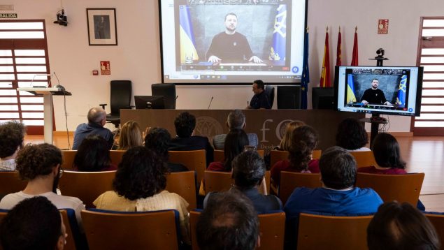 Zelenski charla con universitarios de Murcia: «Sed valientes y no renunciar nunca a la libertad»