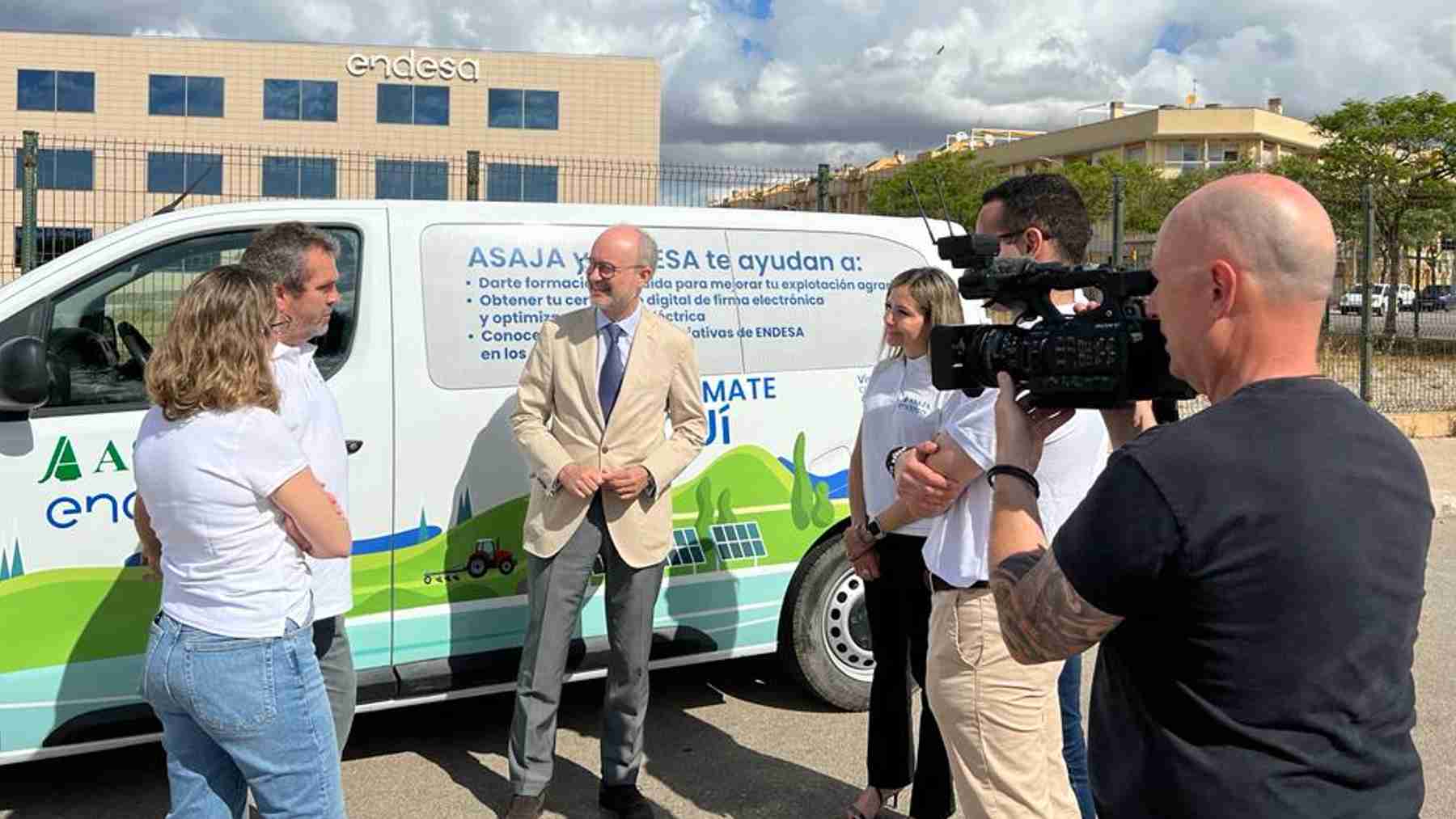 Presentación de la Oficina Móvil apoyar al mundo rural. ENDESA