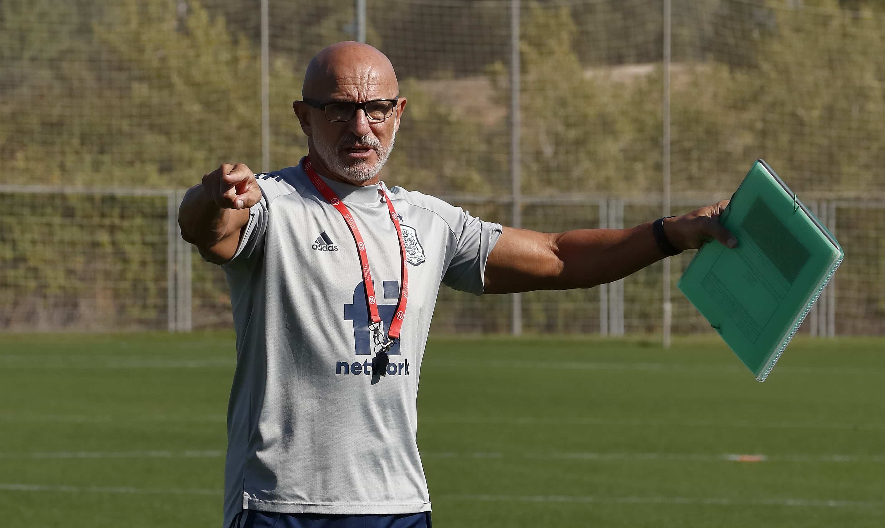 Luis de la Fuente dando instrucciones en un entrenamiento de la Selección. @Cortesía