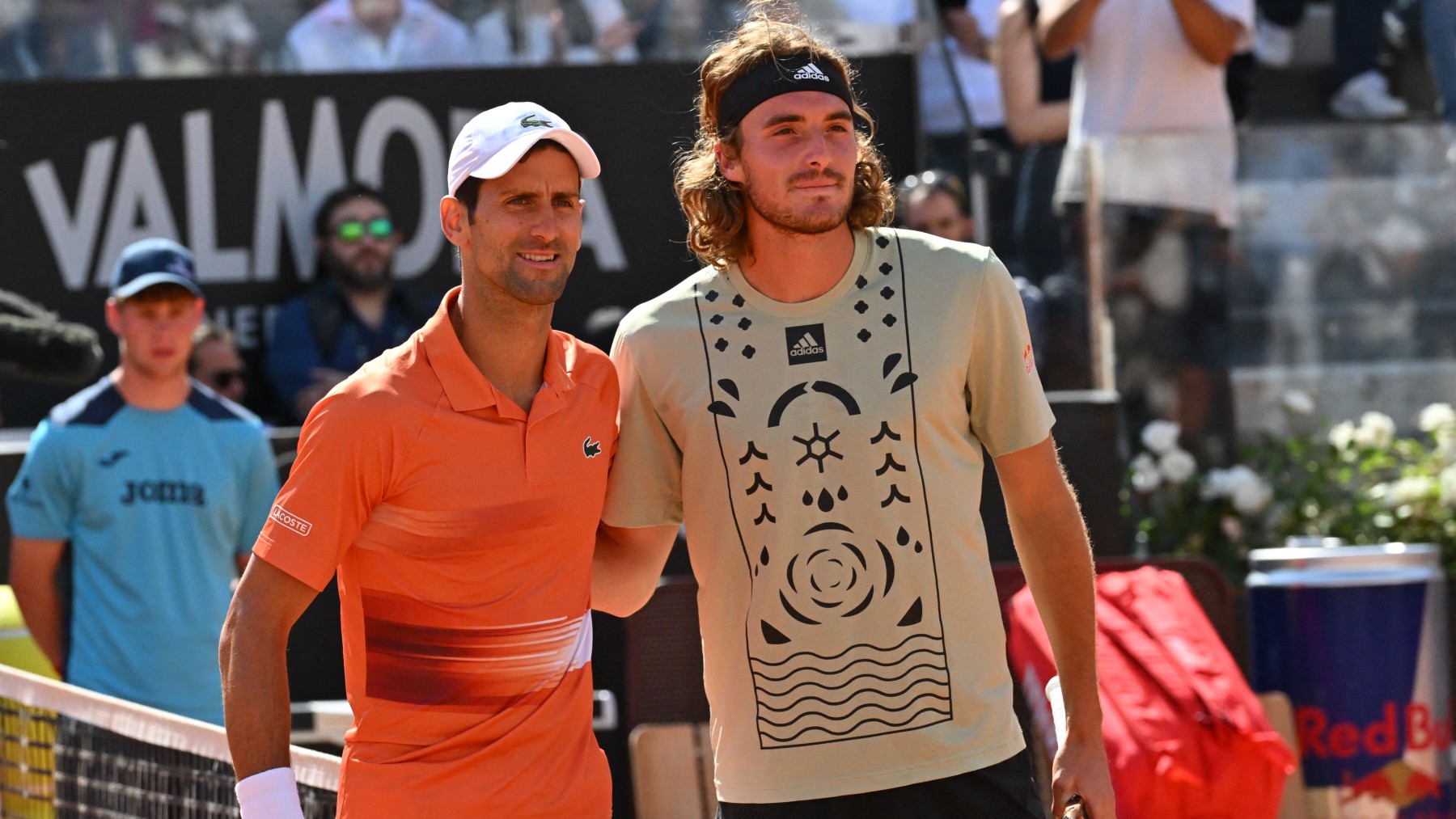Djokovic y Tsitsipas, en la final del Masters 1000 de Roma 2022. (AFP)