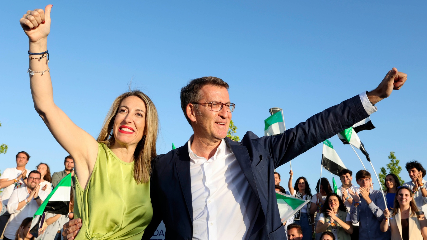 El presidente del PP, Alberto Núñez Feijóo, y la candidata a la Junta de Extremadura, María Guardiola (Foto: Efe).