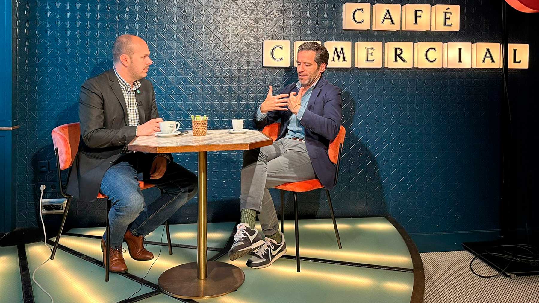 Entrevista con Sémper en el Café Comercial, icono del universo Berlanga.