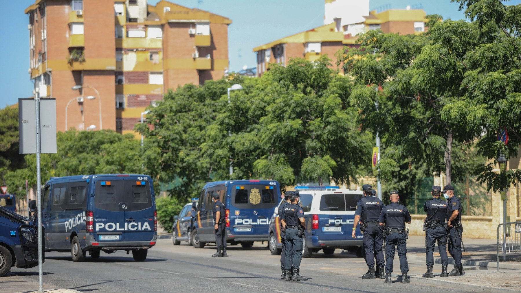 Despliegue policial en el Polígono Sur de Sevilla (EUROPA PRESS).