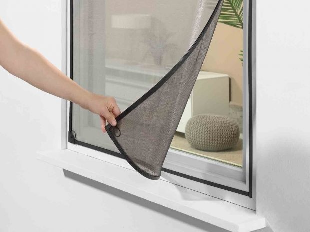 Lidl sells a magnetic mosquito net that also prevents heat from entering