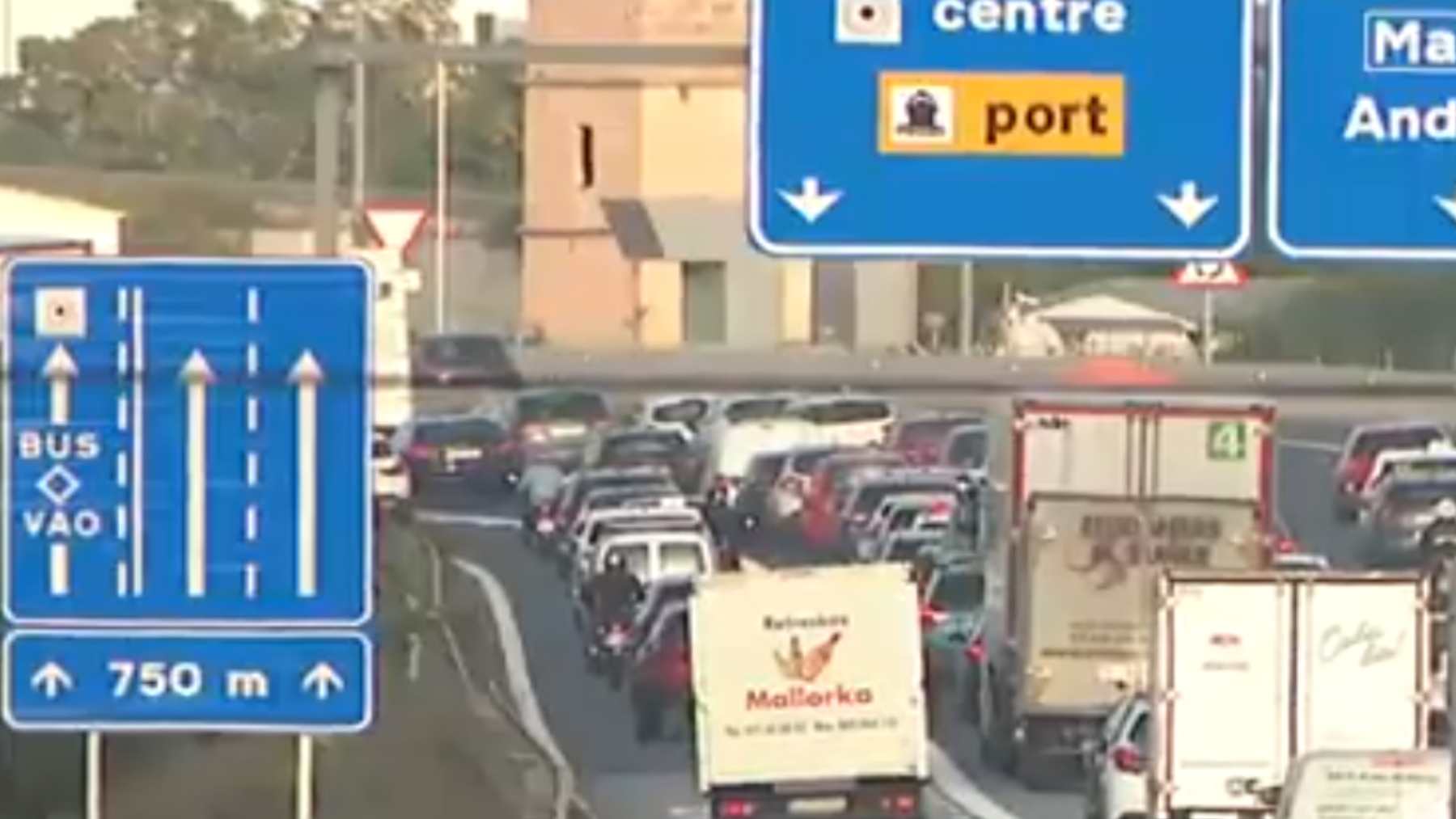 Señal del carril Bus-VAO en la autovía de Levante de Palma.