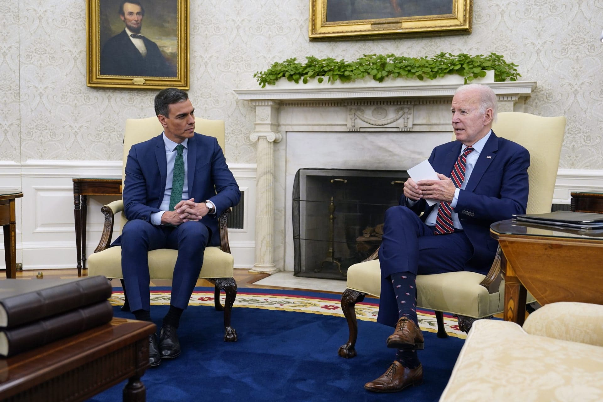 Biden se dirige a Sánchez en la Casa Blanca