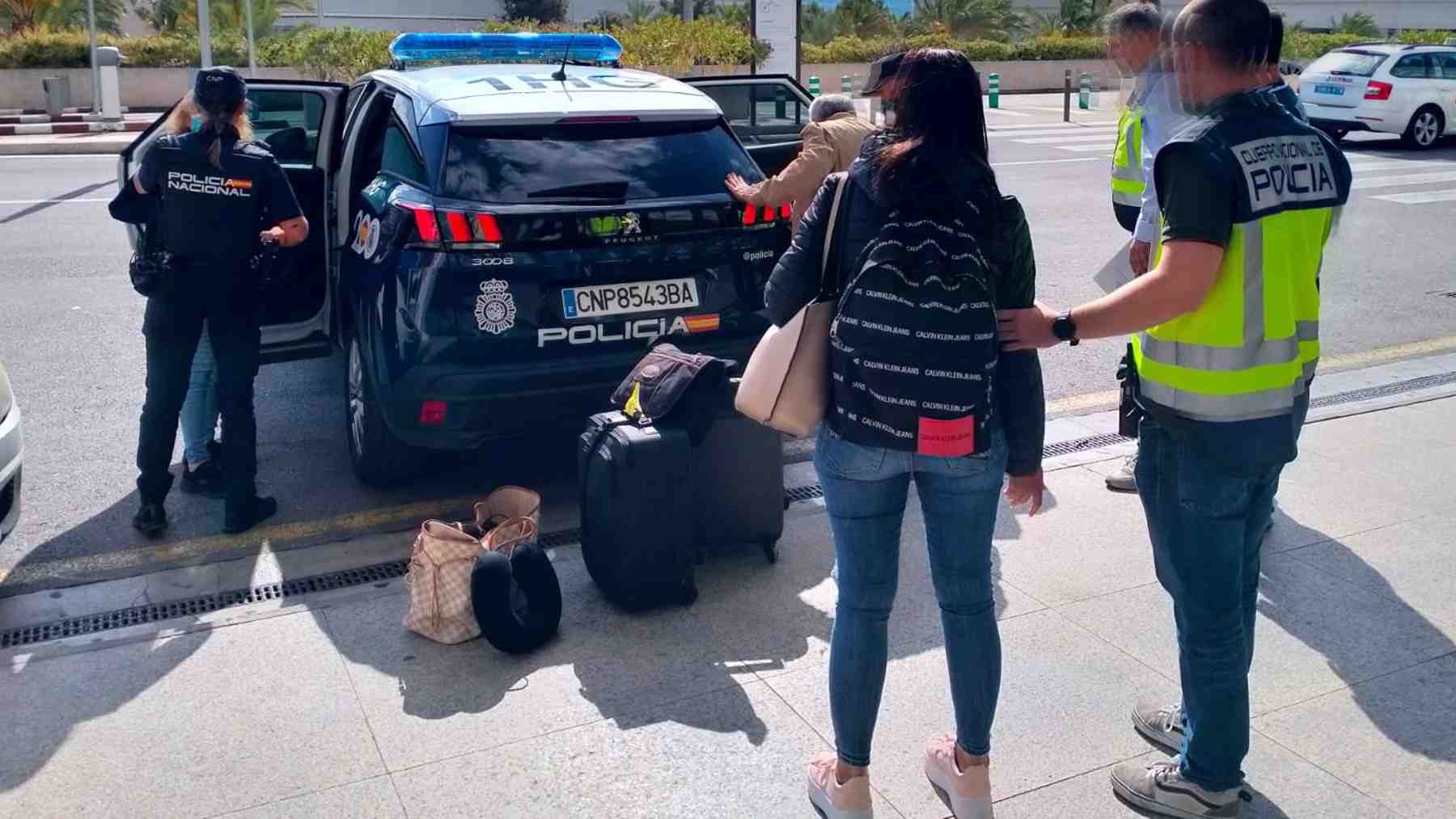 Detenido un grupo de carteristas que actuaban en el aeropuerto de Palma. POLICÍA NACIONAL