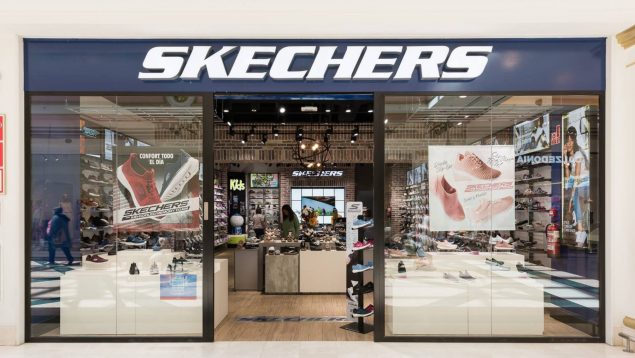 Las Skechers blancas que pegan con todo ya están disponibles online
