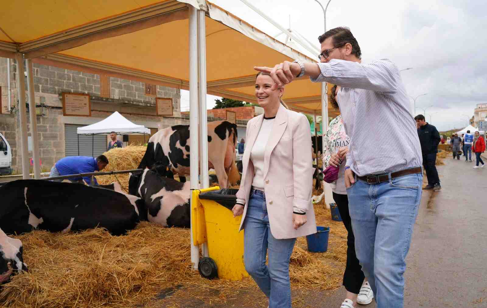Marga Prohens durante su visita a la Fira de Ses Vaques de Campos.