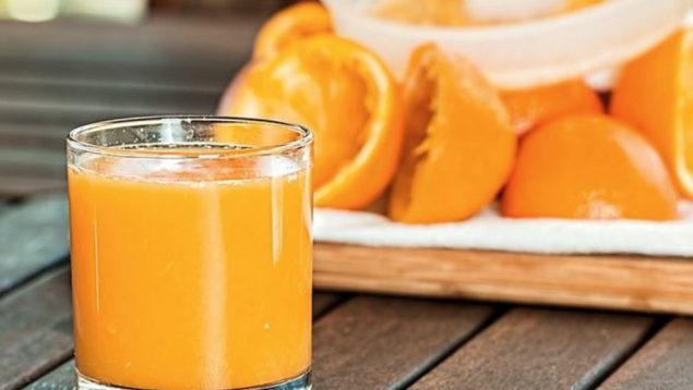 Esto es lo que le pasa a tu cuerpo por beber zumo de naranja cada mañana