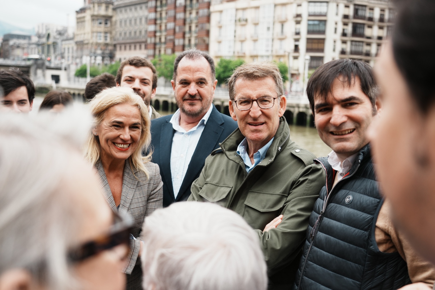 Feijóo junto a los candidatos del PP en el País Vasco este lunes