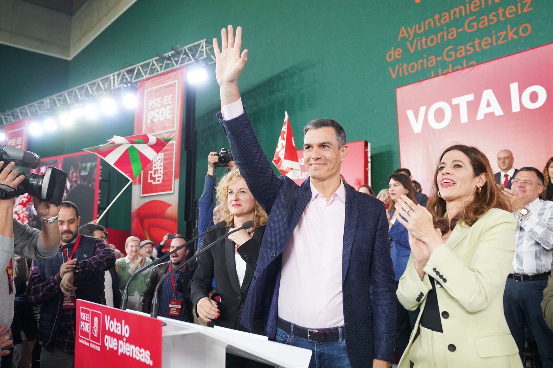 Sánchez durante el mitin en Vitoria.