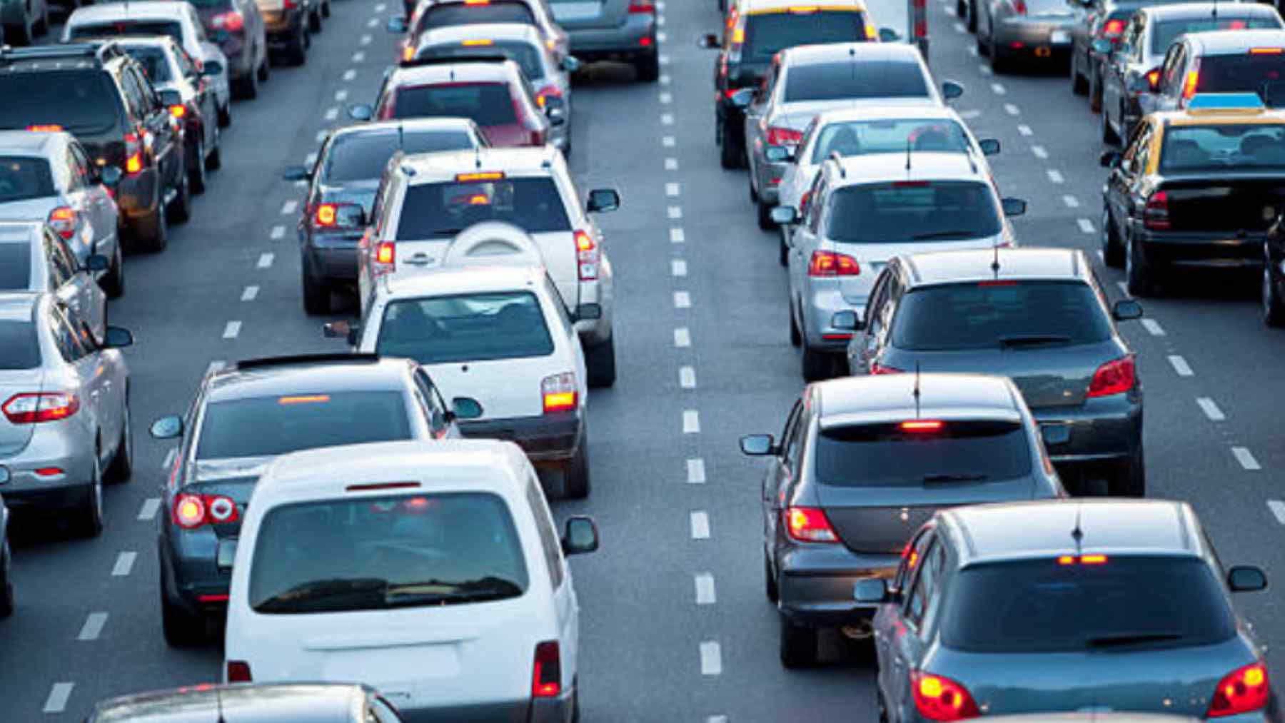 El truco que tienes que conocer ya: así podrás reconocer los coches camuflados de la DGT