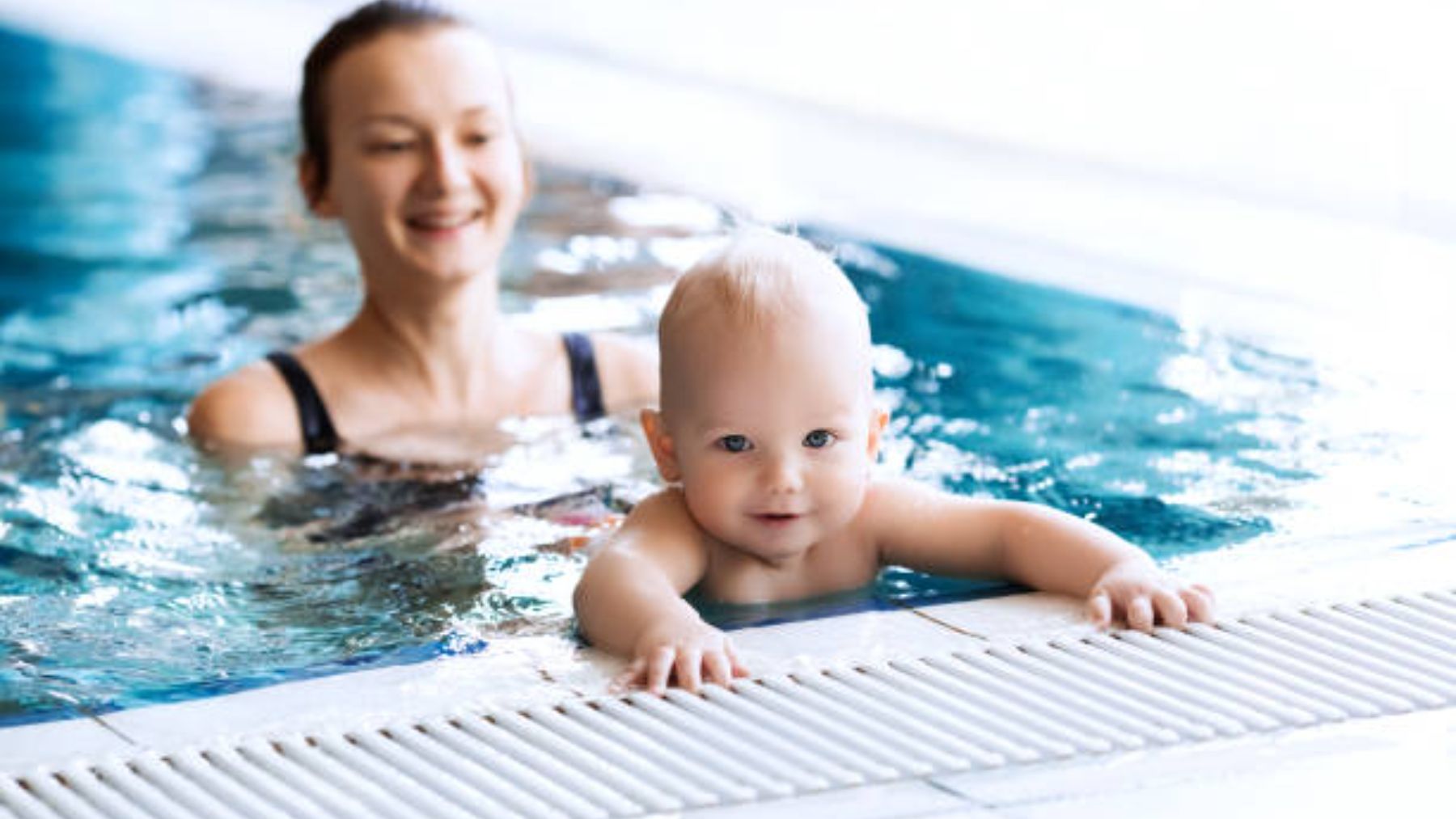 Cómo proteger y cuidar a tu bebé en la piscina