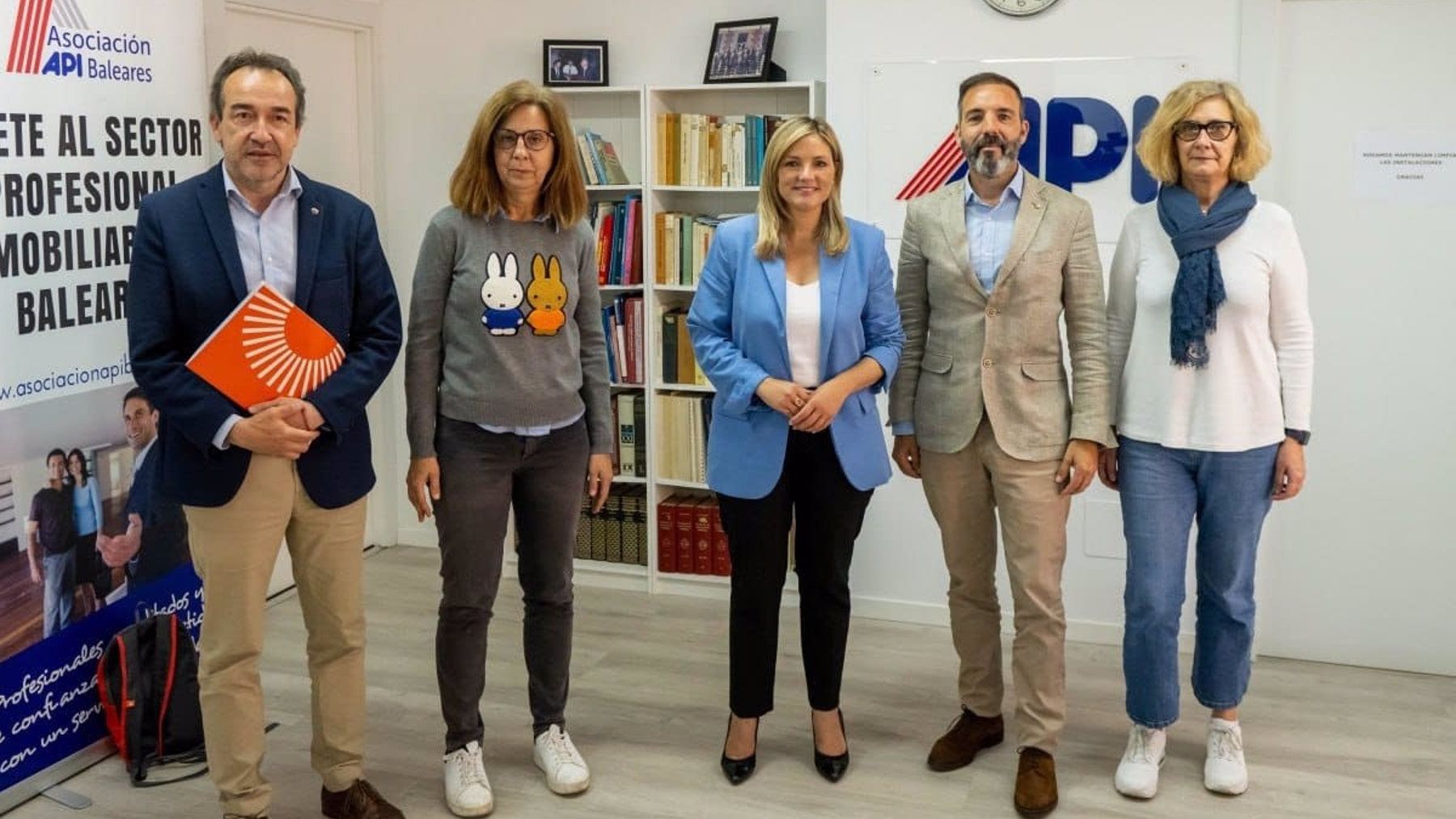 Reunión de Patricia Guasp con los APIs.