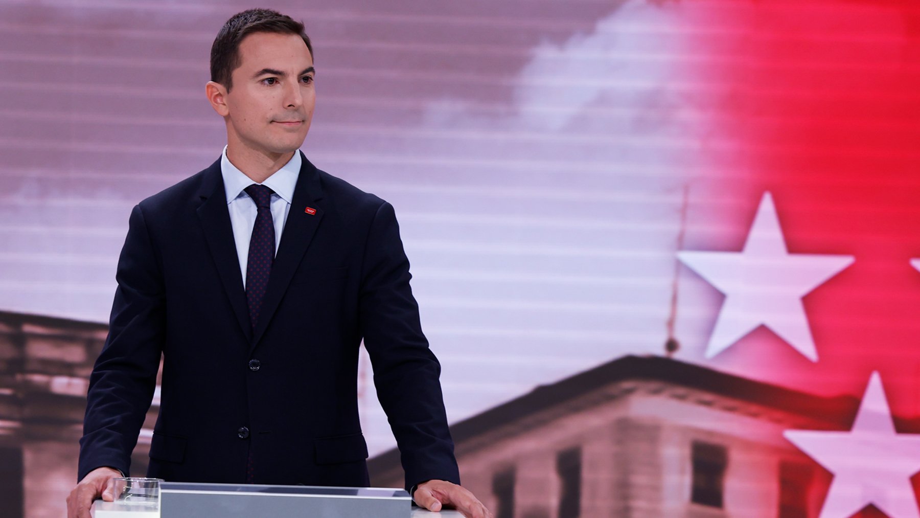 Juan Lobato durante el debate electoral ante el 28M (Foto: EFE).