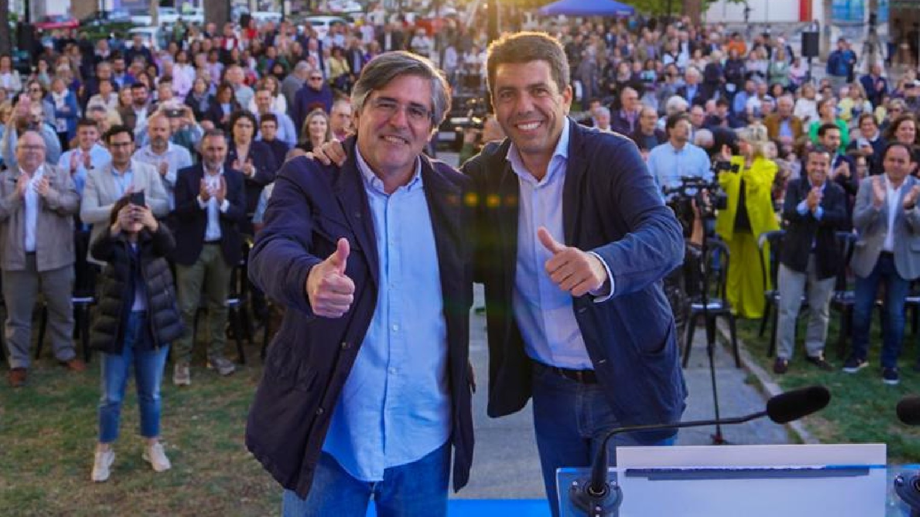 Carlos Mazón con el candidato del PP en Alcoy, este martes.