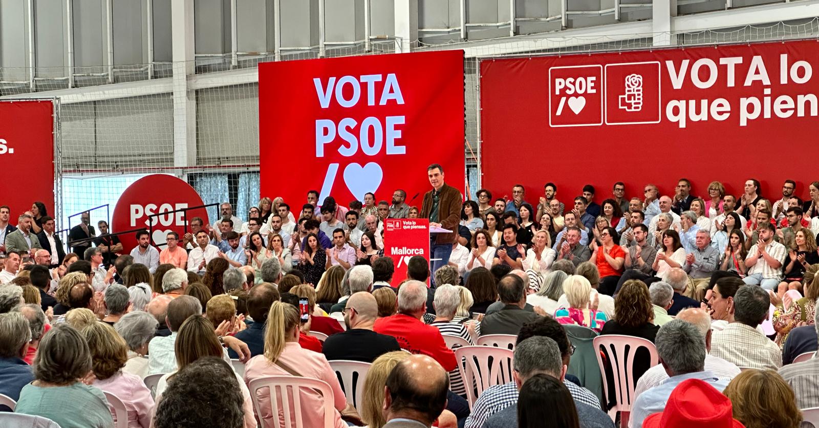El presidente del Gobierno y líder del PSOE durante el mitin en Palma. Foto: Joan Guirado